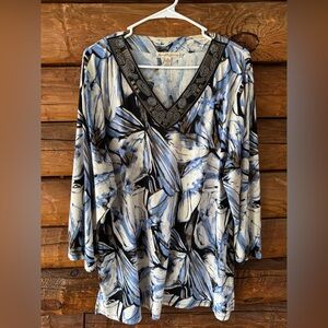 JM Collection size 2x Blue and Black Patterned Top